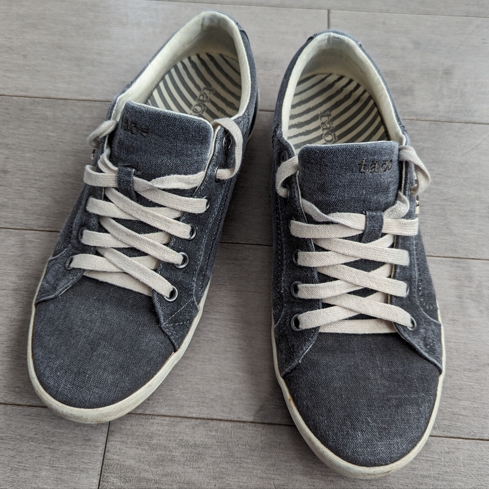 Taos Star gray canvas shoes size 8.5